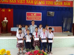Mr. Doan Van Anh - Long An factory manager presented scholarship for students