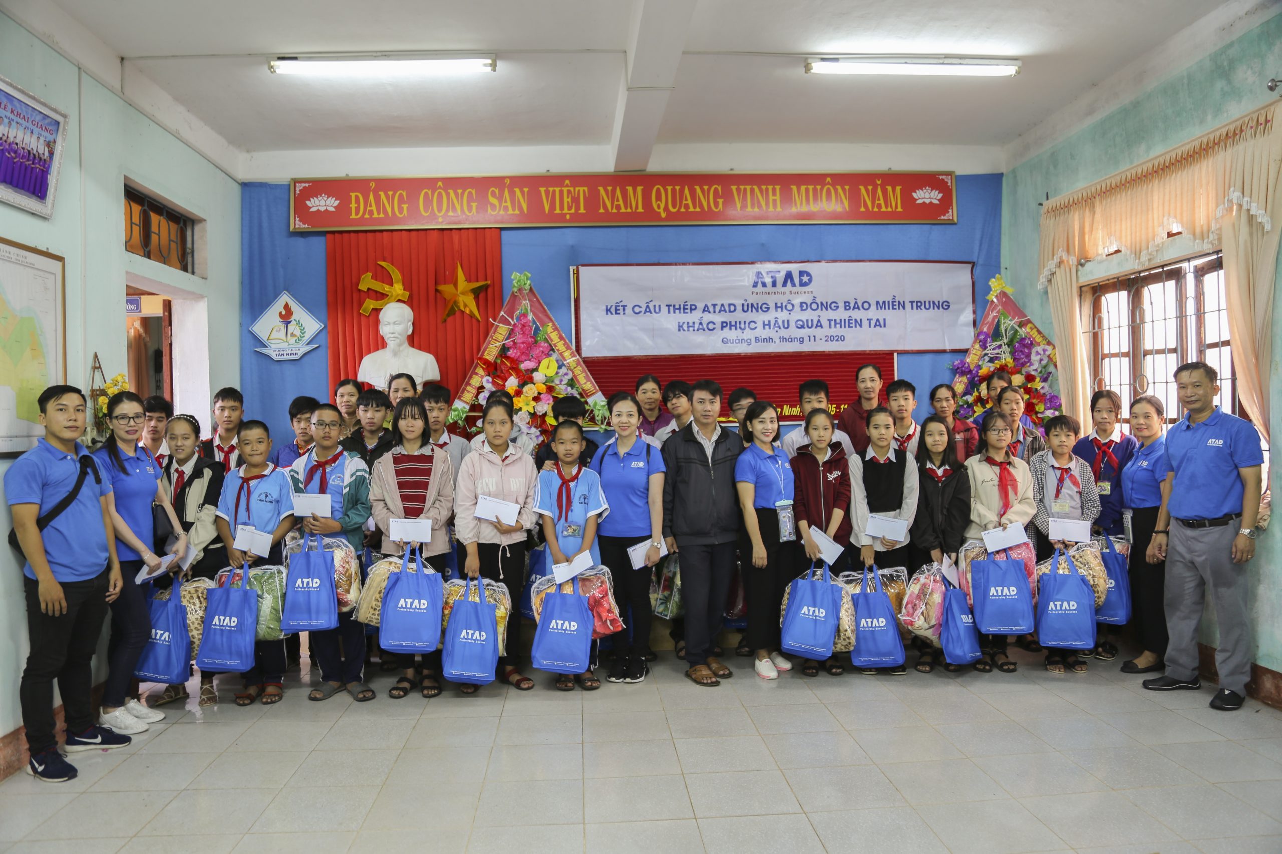 ATAD members sharing difficulties with people affected by flooding in Quang Binh province