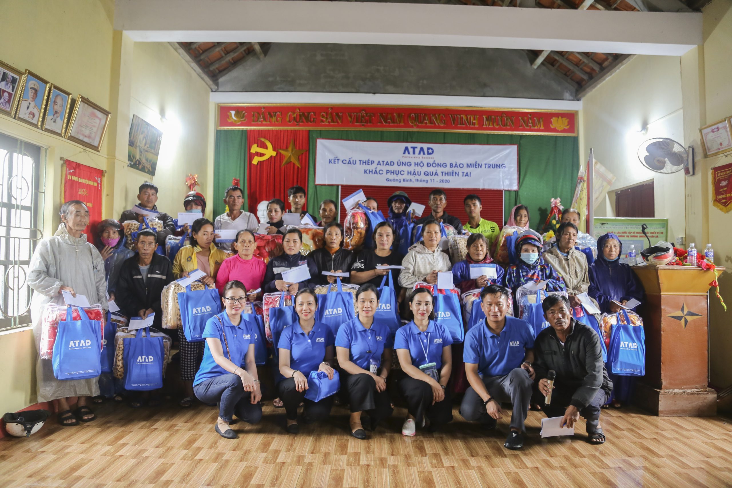 ATADは台風で被災したベトナム・クアンビン省の人々へプレゼントを贈呈しました