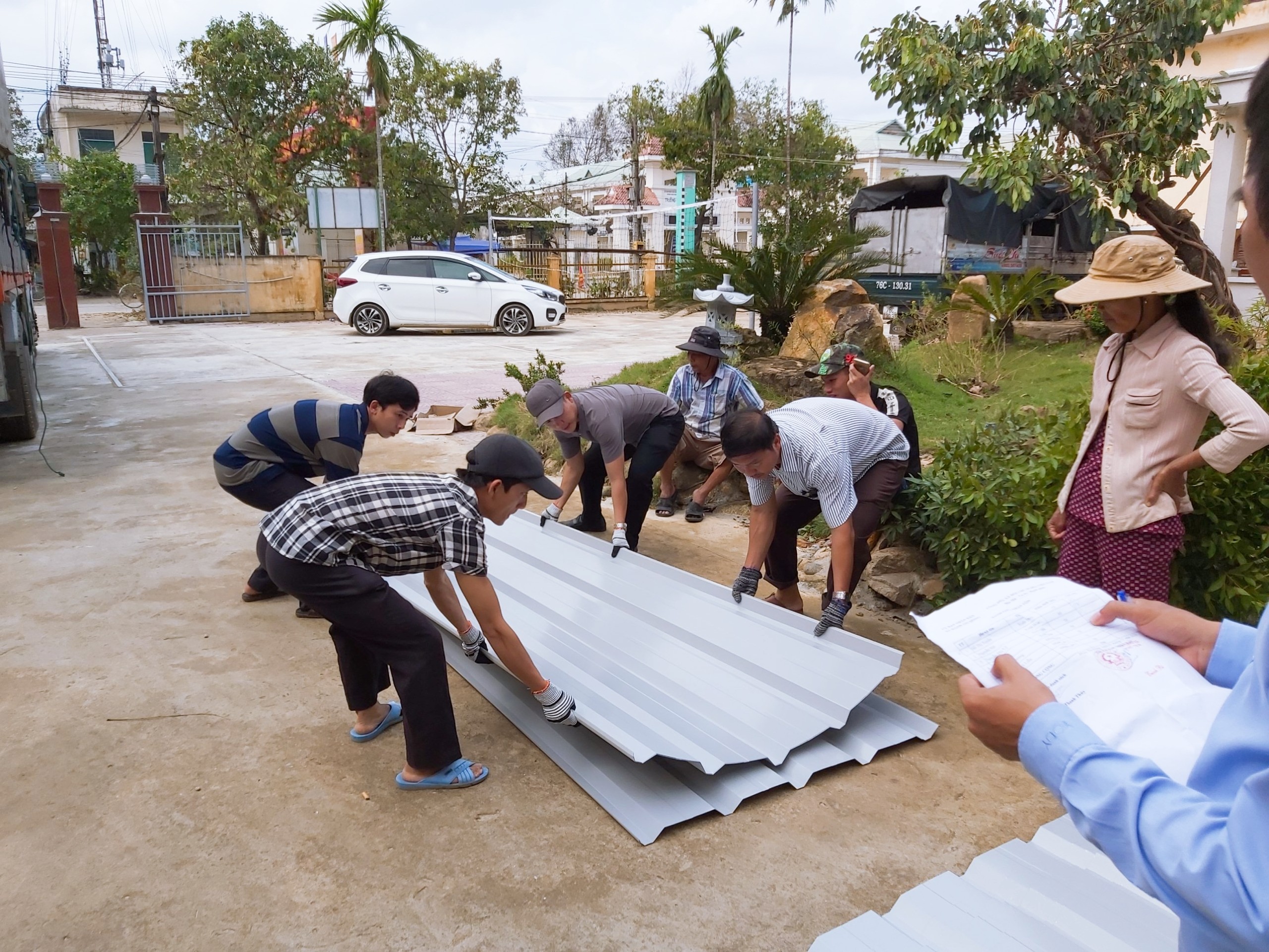 ATAD awarded roofing sheet to help the Vietnam Central Region people affected by natural disasters
