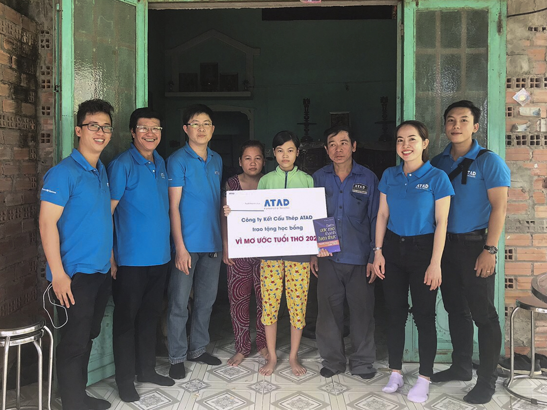 ATAD presented scholarships to children of workers in need at ATAD Long An and Dong Nai factories