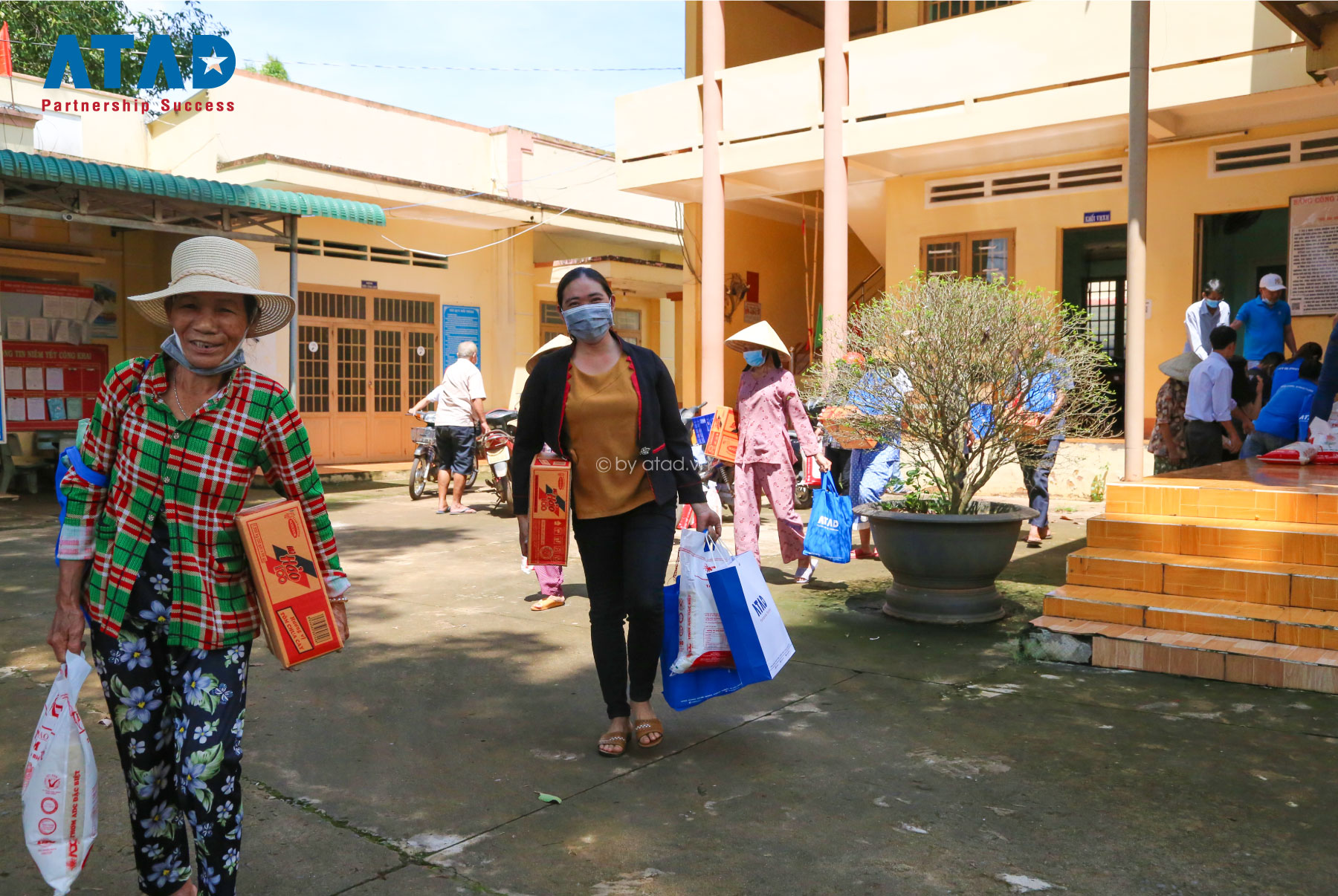 ATAD Presented Gifts For Children On International Children’s Day 1/6 & Necessities For Underprivileged Households Living In Song Nhan Village, Dong Nai Province 10