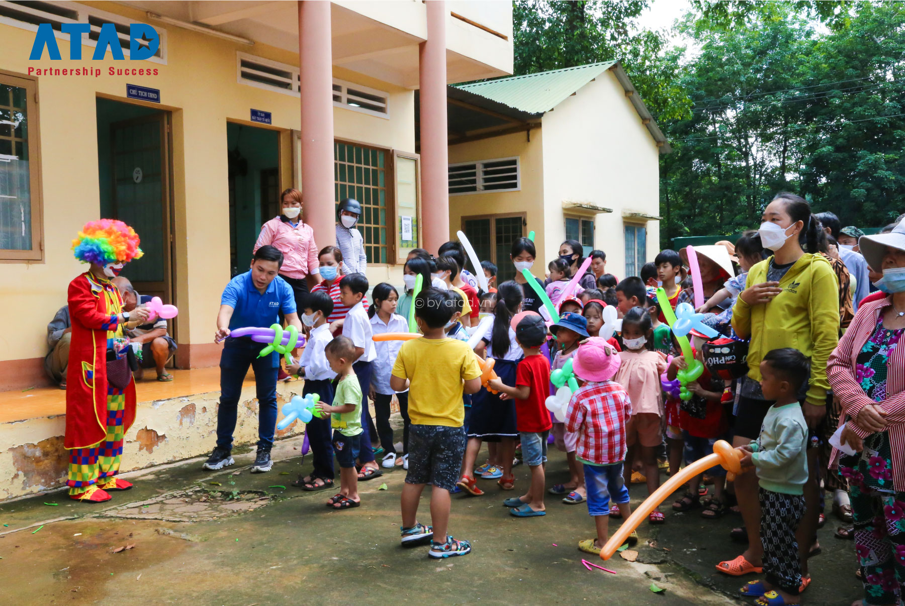 ATAD Presented Gifts For Children On International Children’s Day 1/6 & Necessities For Underprivileged Households Living In Song Nhan Village, Dong Nai Province 7