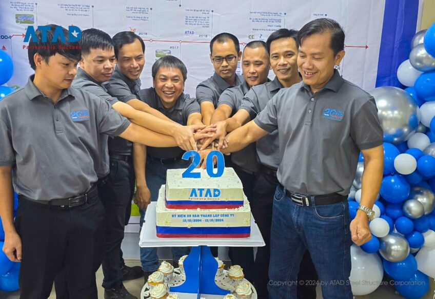 Đội ngũ cán bộ, công nhân viên chụp hình kỷ niệm tại Nhà máy ATAD Đồng Nai