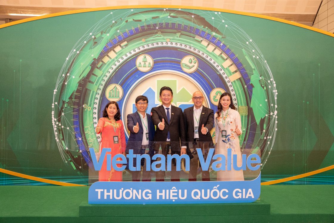 General Director Nguyen Le Anh Tuan and representatives of ATAD's Board of Directors attended Vietnam Value Recognition 2024