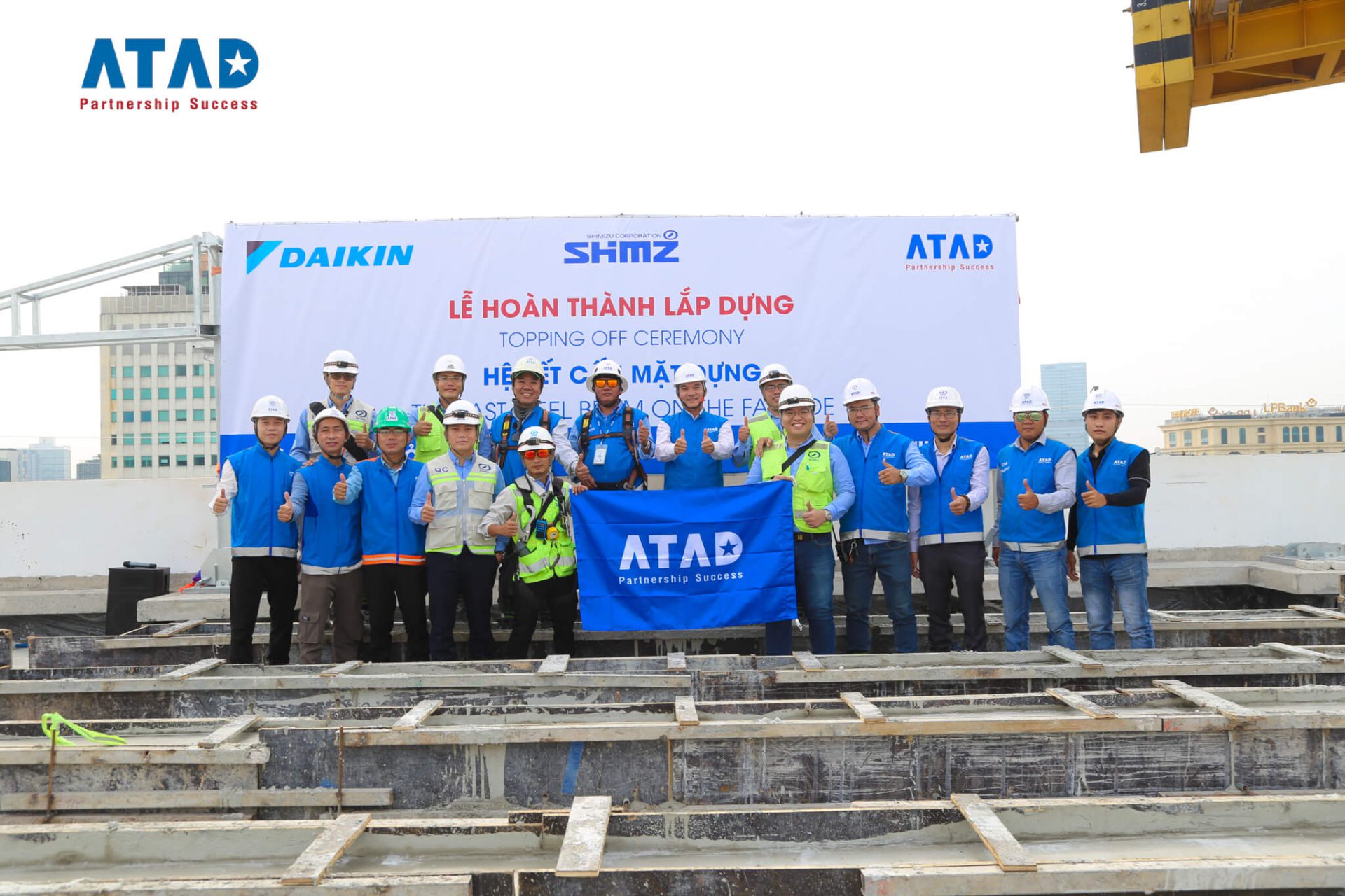 ATAD tổ chức lễ hoàn thành lắp dựng hệ kết cấu mặt dựng cho toà nhà Daikin Tower