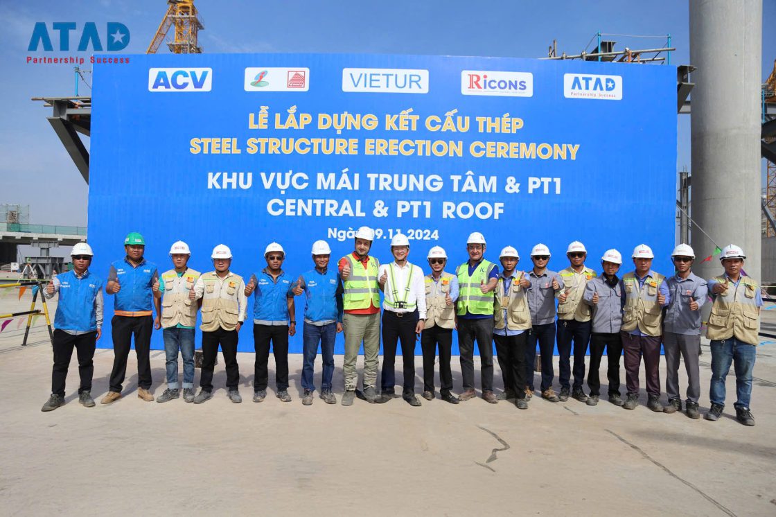 The ceremony was attended by Mr. Evren Isit Bingol, the Head of the VIETUR consortium for bidding package 5.10, Mr. Nguyen Le Anh Tuan - General Director of ATAD Steel Structure Corporation, along with representatives from the relevant units