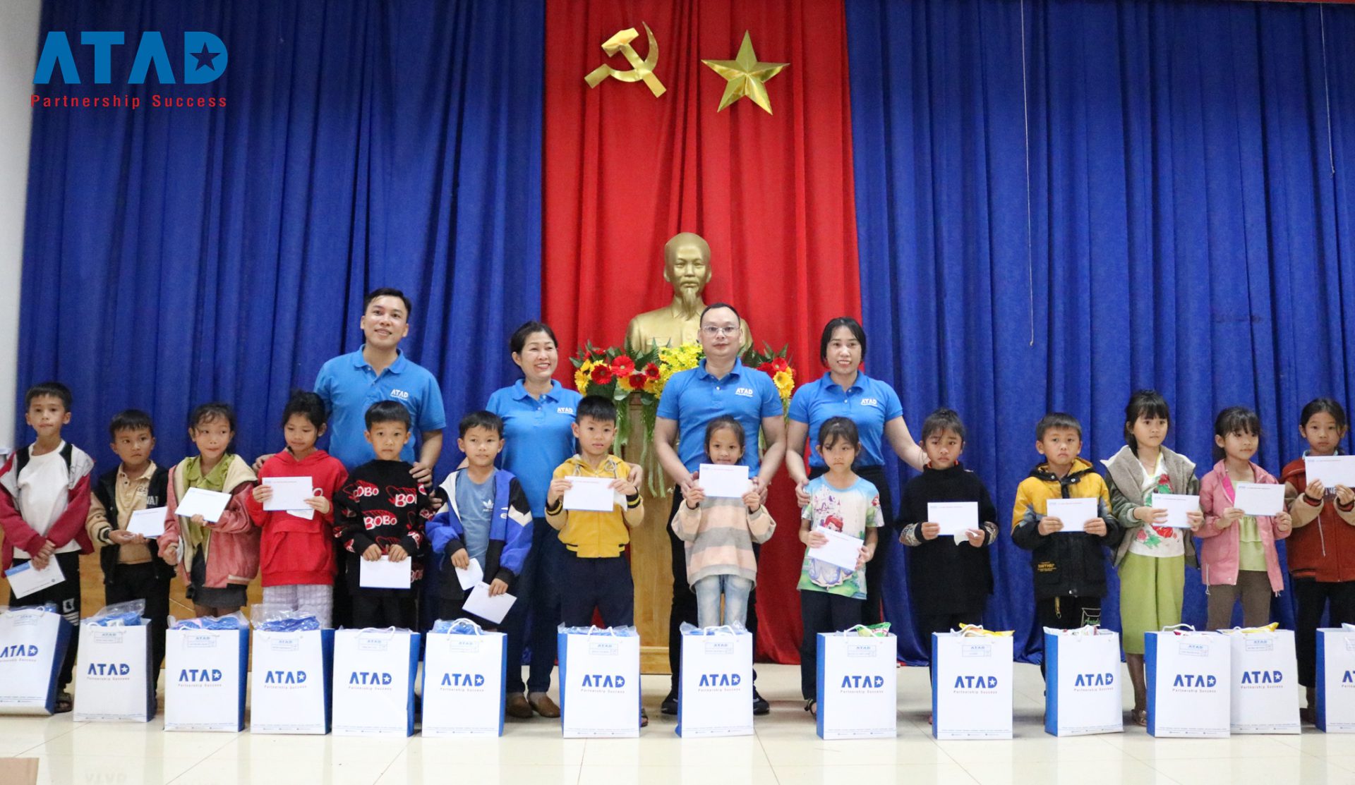 ATAD donated 200 gift packages to children in need valued at 100 million VND