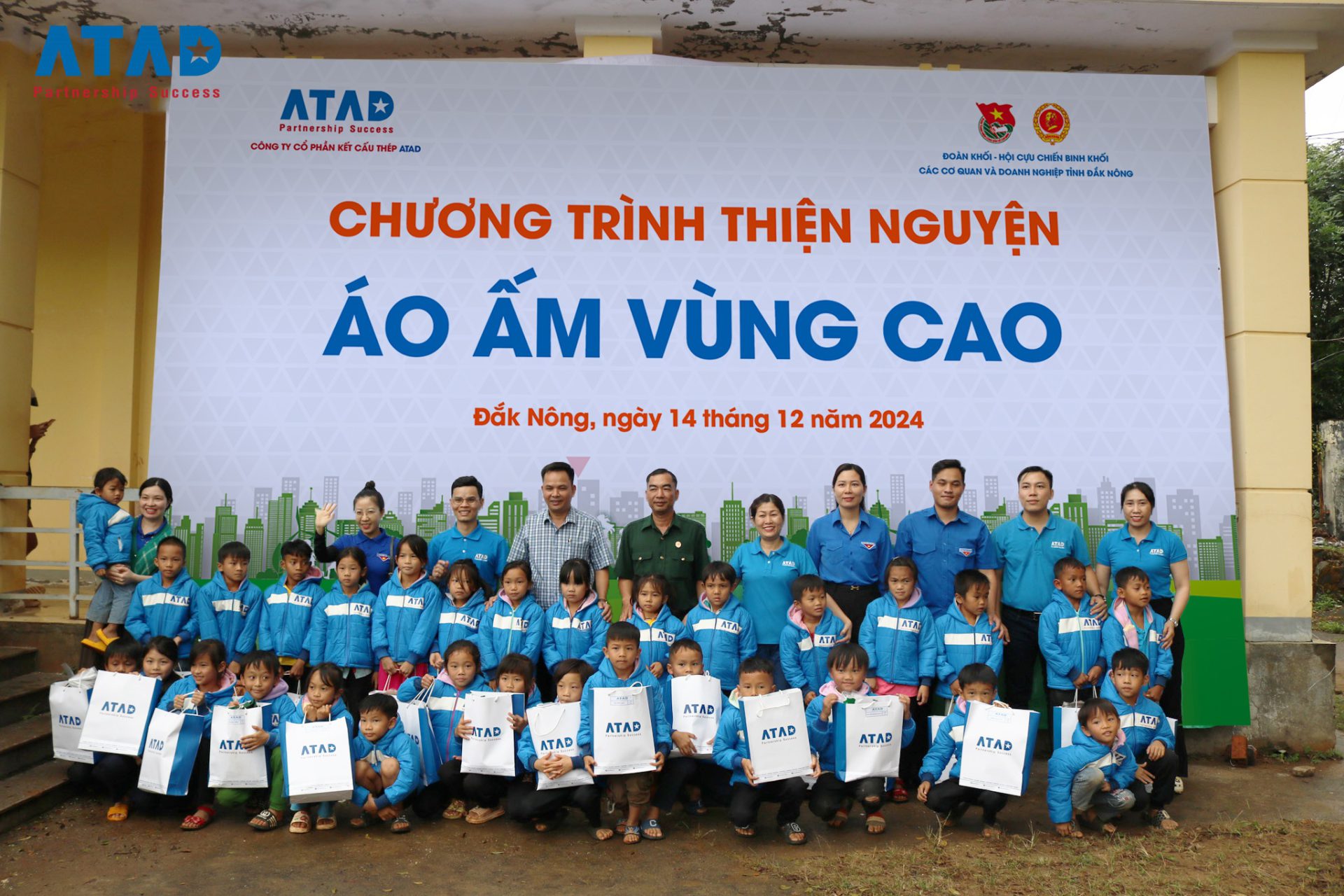 ATAD tổ chức chương trình thiện nguyện “Áo ấm vùng cao” tại xã Đắk N'Drót, huyện Đắk Mil, tỉnh Đắk Nông.