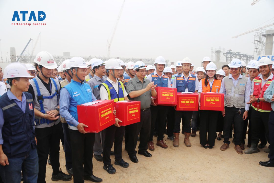 Prime Minister Pham Minh Chinh inspects the Long Thanh International Airport project