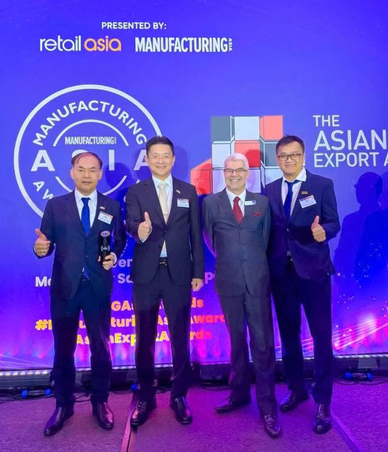 dai-dien-cong-ty-co-phan-ket-cau-thep-atad-nhan-giai-manufacturing-asia-awards-2025