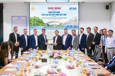 atad-chao-mung-doan-dai-bieu-sao-vang-dat-viet