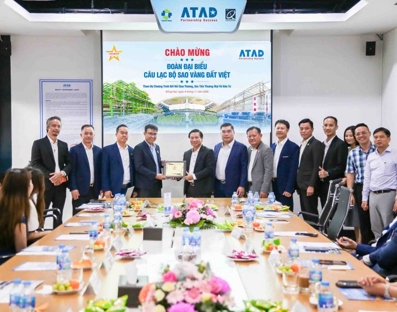 atad-chao-mung-doan-dai-bieu-sao-vang-dat-viet