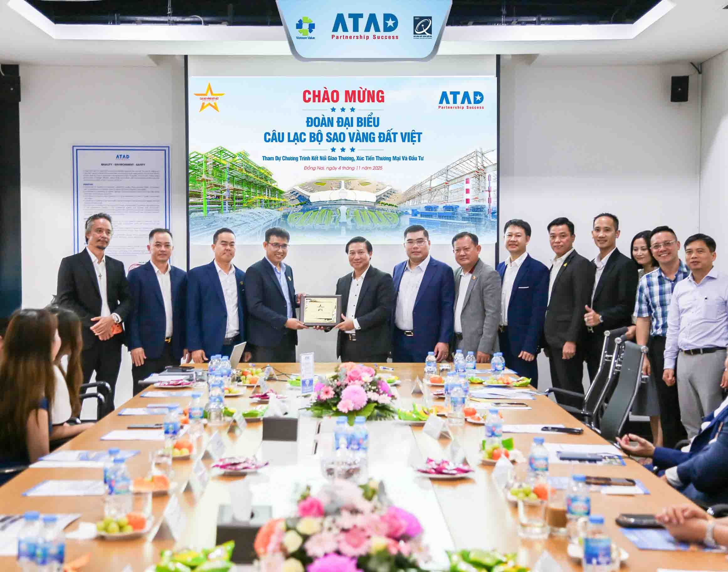 atad-chao-mung-doan-dai-bieu-sao-vang-dat-viet