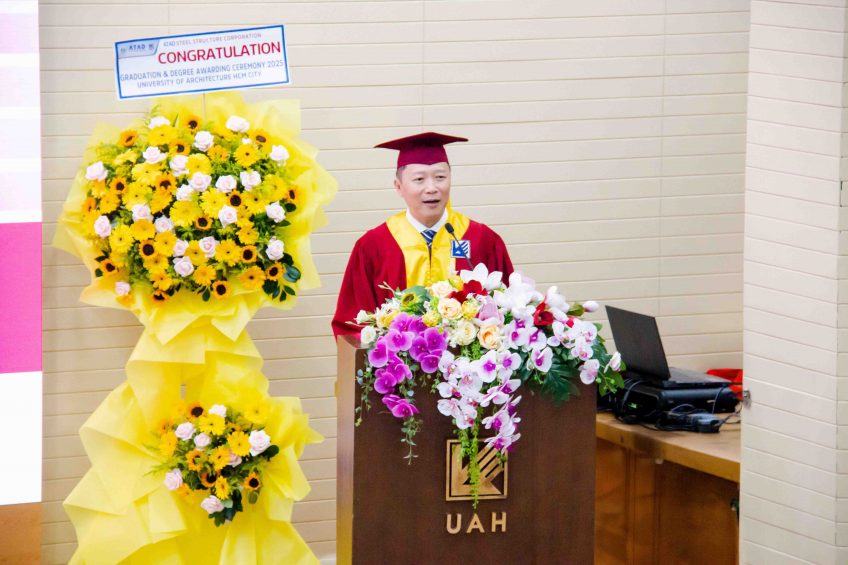 dai-dien-truong-dai-hoc-kien-truc-phat-bieu-tai-le-tot-nghiep