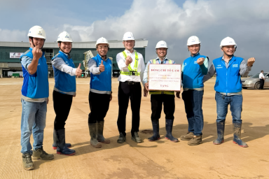 cong-ty-atad-nhan-qua-tu-tong-bi-thu-to-lam