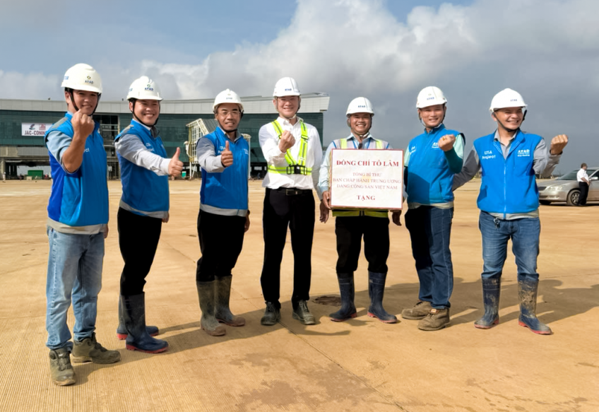 cong-ty-atad-nhan-qua-tu-tong-bi-thu-to-lam