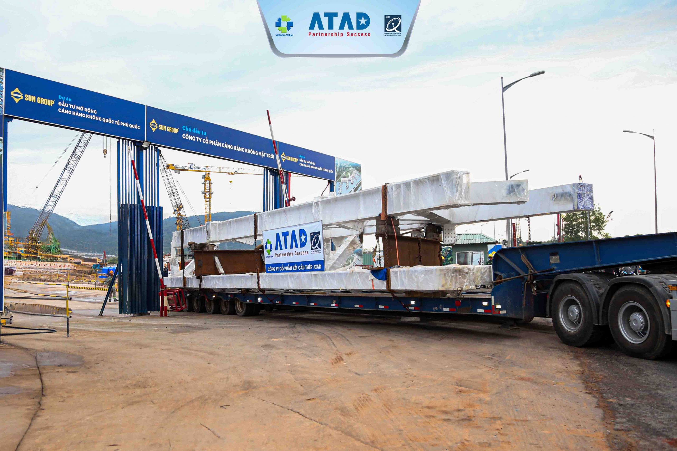 cau-kien-thep-du-an-san-bay-phu-quoc-tu-nha-may-atad-di-chuyen-den-cong-truong-san-bay-phu-quoc-truoc-thoi-han