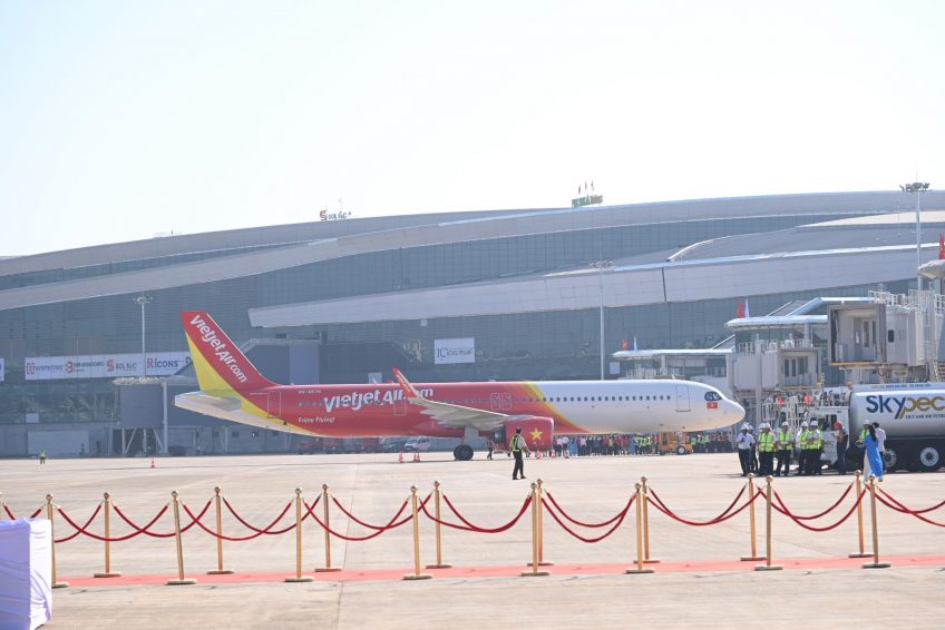 may-bay-vietjet-air-ha-canh-xuong-san-bay-long-thanh