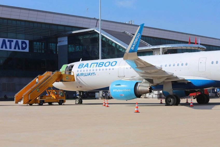 may-bay-bamboo-airrways-ha-canh-xuong-san-bay-long-thanh