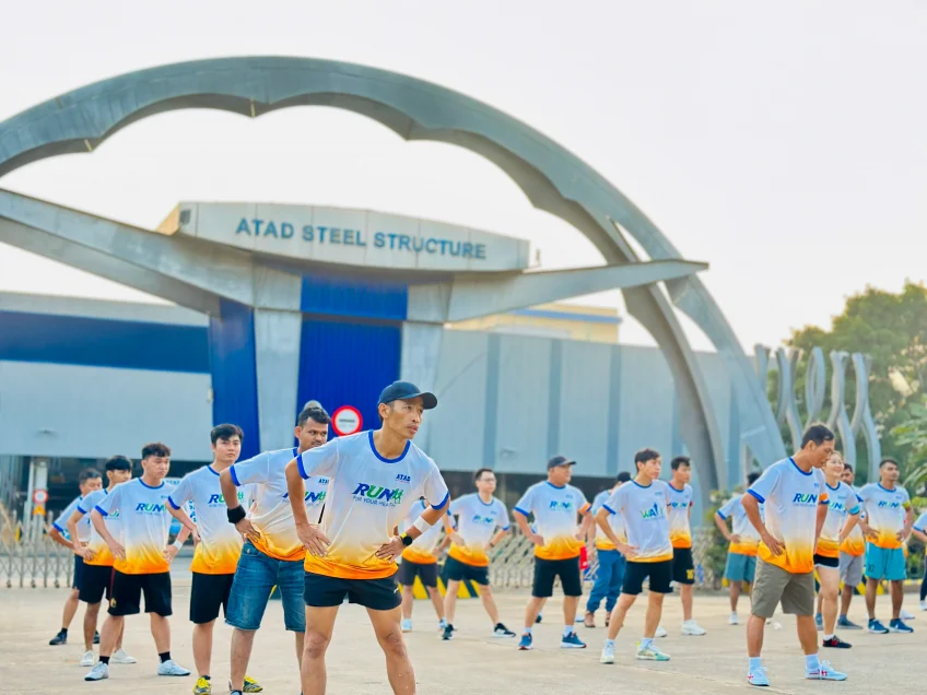 cac-van-dong-vien-khoi-dong-truoc-giai-chay