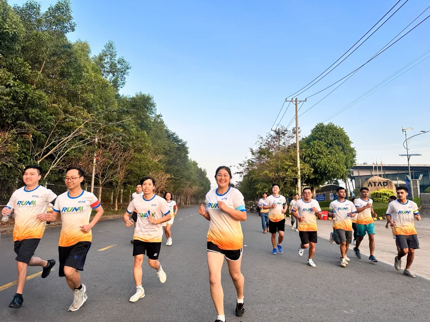 mhung-nu-cuoi-rang-ro-cua-nhan-vien-atad-khi-tham-gia