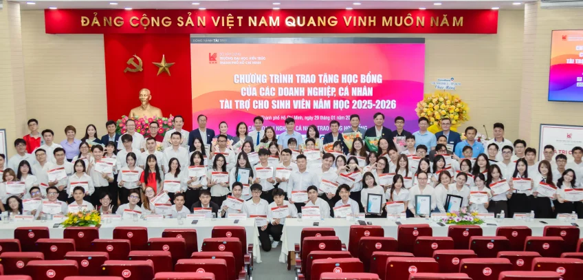 atad-cung-truong-dai-hoc-kien-truc-trao-hoc-bong-cho-cac-em-hoc-sinh