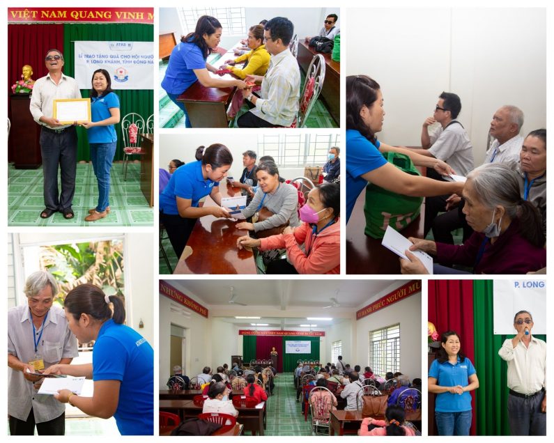 atad-den-tham-va-trao-qua-cho-hoi-nguoi-mu-long-khanh