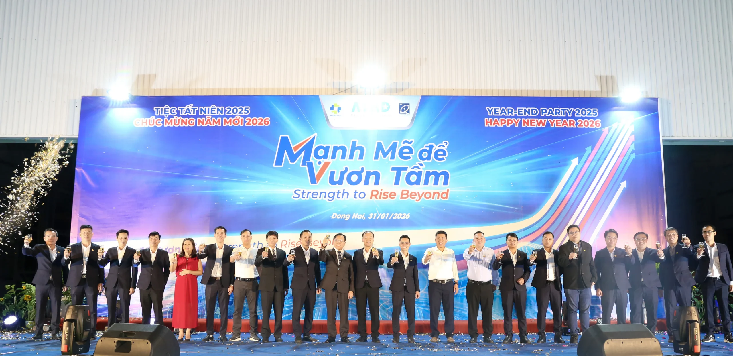 ban-lanh-dao-nang-ly-khai-tiec