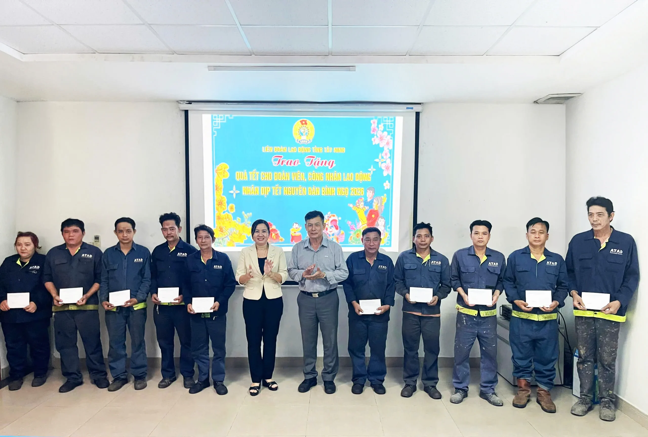 Provincial Labor Federation Presents Tet Gifts To Union Members And Workers At ATAD Long An Factory
