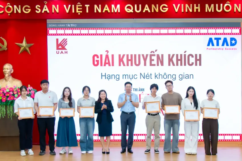 dai-dien-atad-trao-giai-thuong-hang-muc-net-khong-gian