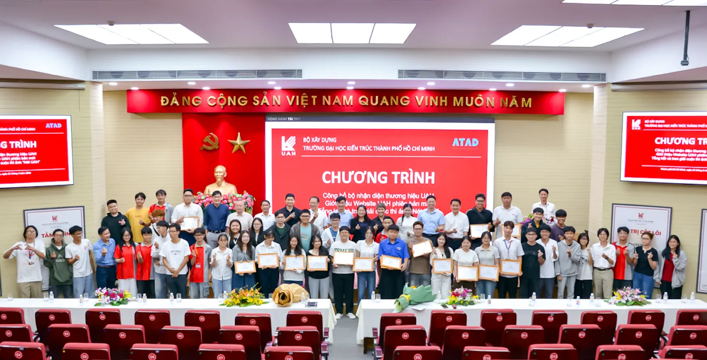 dai-dien-atad-trao-giai-thuong-net-uah-tai-truong-kien-truc