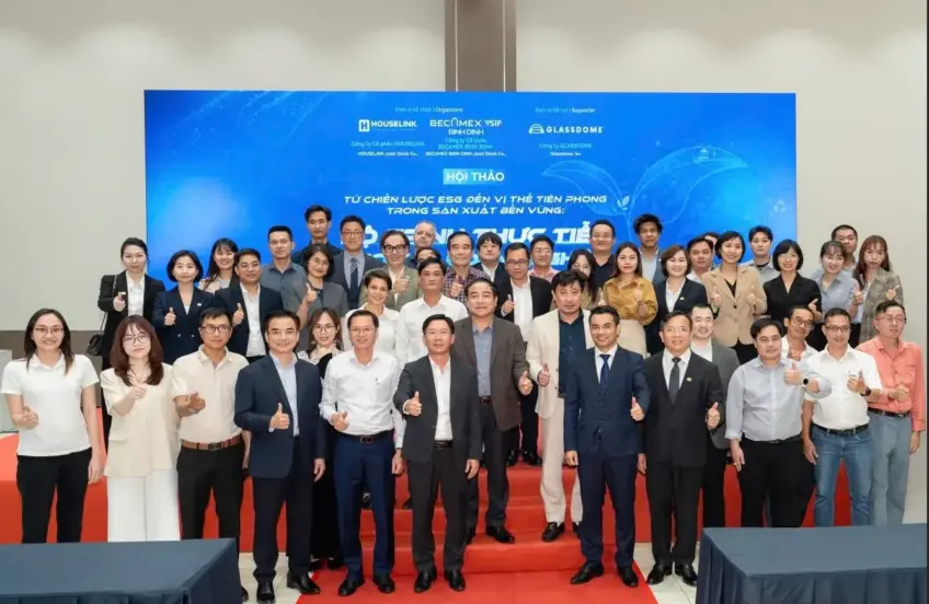 chu-tich-hoi-dong-quan-tri-atad-chup-hinh-ky-niem-sau-su-kien