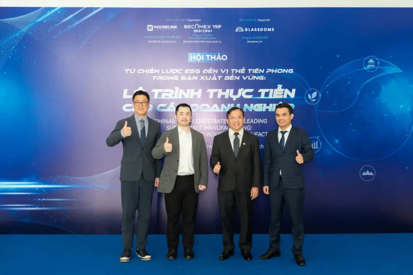 អ្នកចូលរួមបានថតរូបអនុស្សាវរីយ៍ក្រោយសិក្ខាសាលា បង្កើតឱកាសសម្រាប់កិច្ចសហការនា ពេលអនាគត។