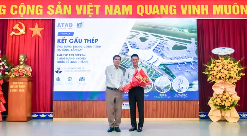dai-dien-truong-trao-hoa-cam-on-den-ong-mai-phuoc-duc