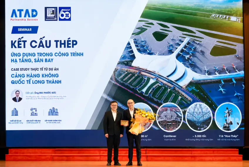 dai-dien-truong-dai-hoc-xay-dung-ha-noi-trao-hoa-cam-on-cong-ty-atad