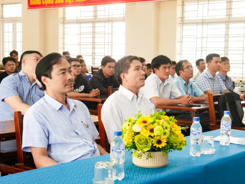 dai-dien-nha-truong-lang-nghe-chia-se-tu-ong-mai-phuoc-duc