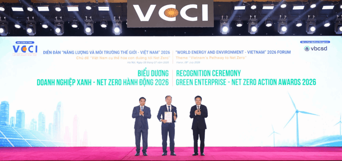tai-le-vinh-danh-dai-dien-atad-da-nhanh-danh-hieu-doanh-nghiep-xanh-net-zero-hanh-dong