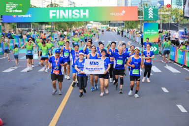 cac-nhan-vien-atad-cung-nhau-chinh-phuc-duong-chay