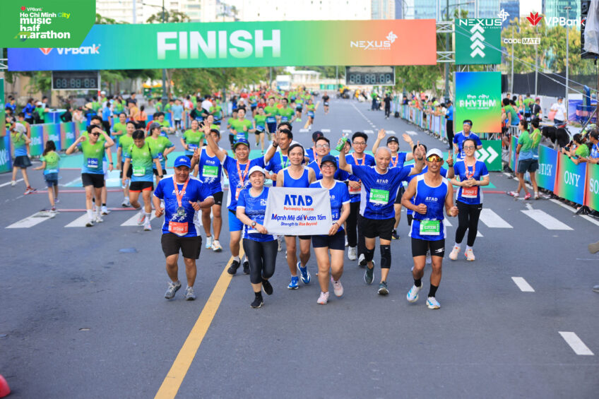 cac-nhan-vien-atad-cung-nhau-chinh-phuc-duong-chay