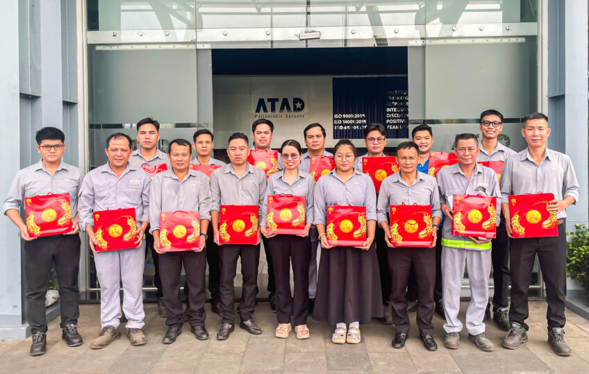nhung-phan-qua-trung-thu-thay-loi-chuc-chan-tinh-va-am-ap-danh-cho-cac-cbcnv-nha-may-atad-long-an