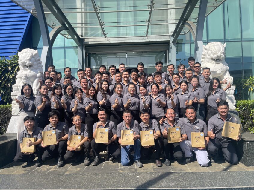nhung-chiec-tui-canvas-mang-dau-an-atad-22-nam-da-duoc-trao-tang-den-cbcnv-tren-toan-he-thong