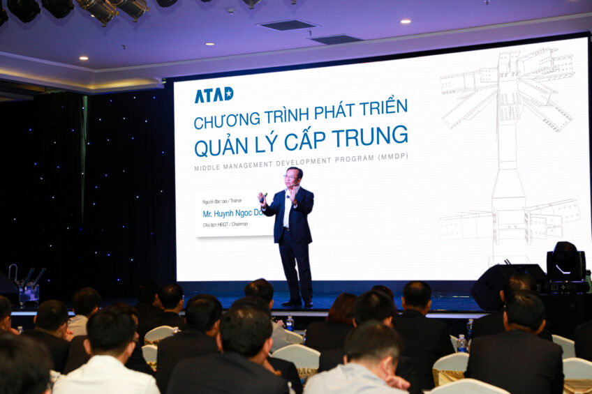chu-tich-hoi-dong-quan-tri-truc-tiep-dung-lop-va-chia-se-kinh-nghiem-dao-tao-doi-ngu-quan-ly-atad